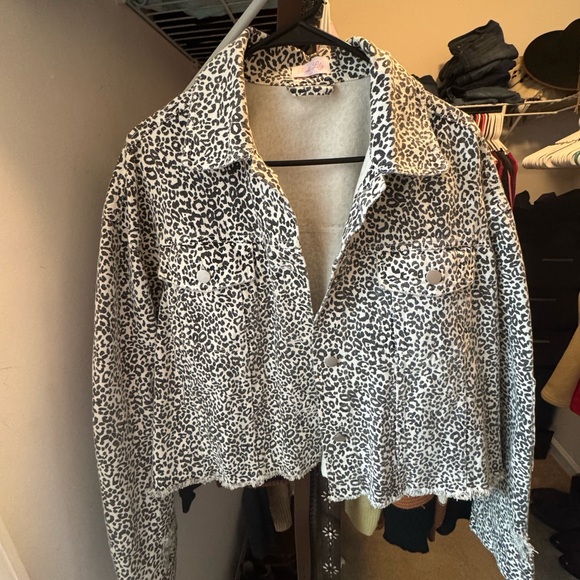 Pink Lily Black and White Leopard Denim Button Down Cropped Jacket - Picture 1 of 4